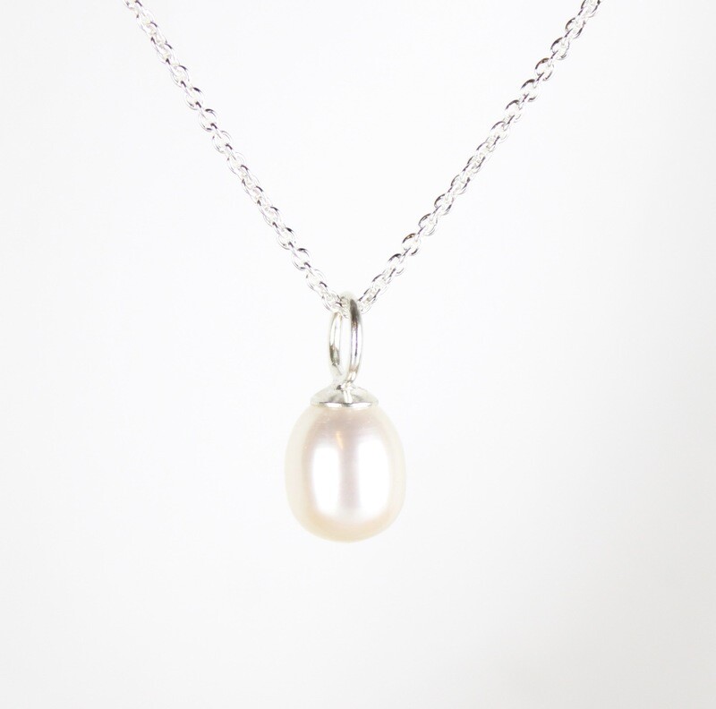 Hvid ferskvandsperle halskæde