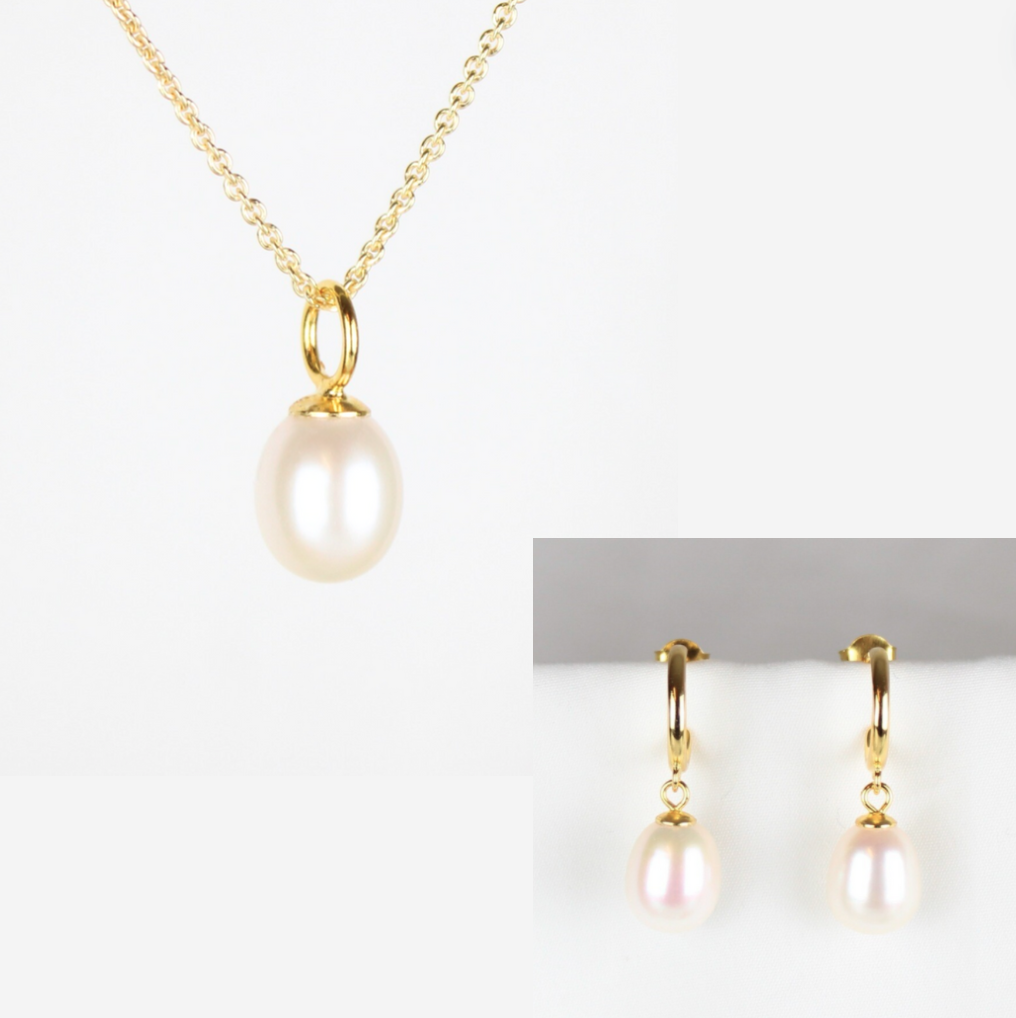 Smykkesæt - forgyldt med hvide ferskvandsperler