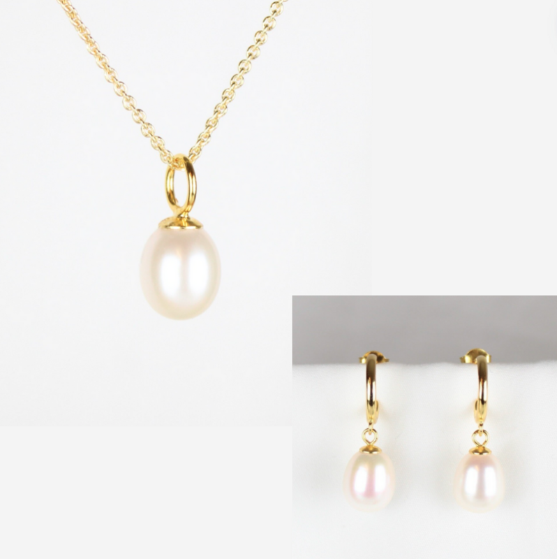 Smykkesæt - forgyldt med hvide ferskvandsperler