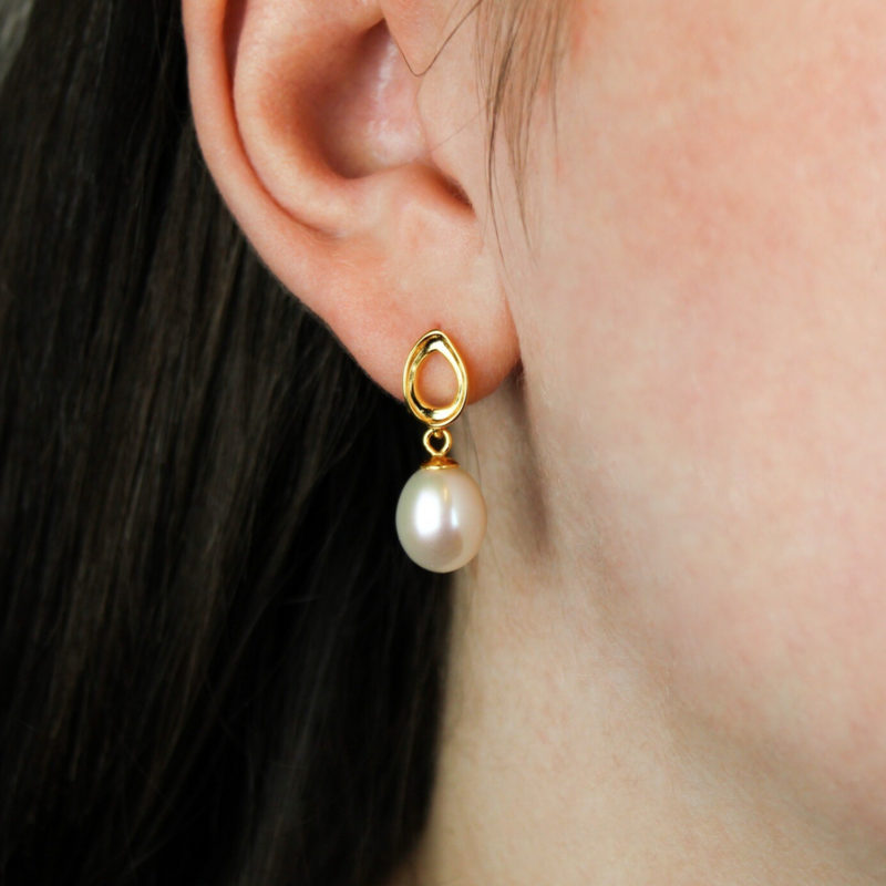 Ovale hvide perleøreringe