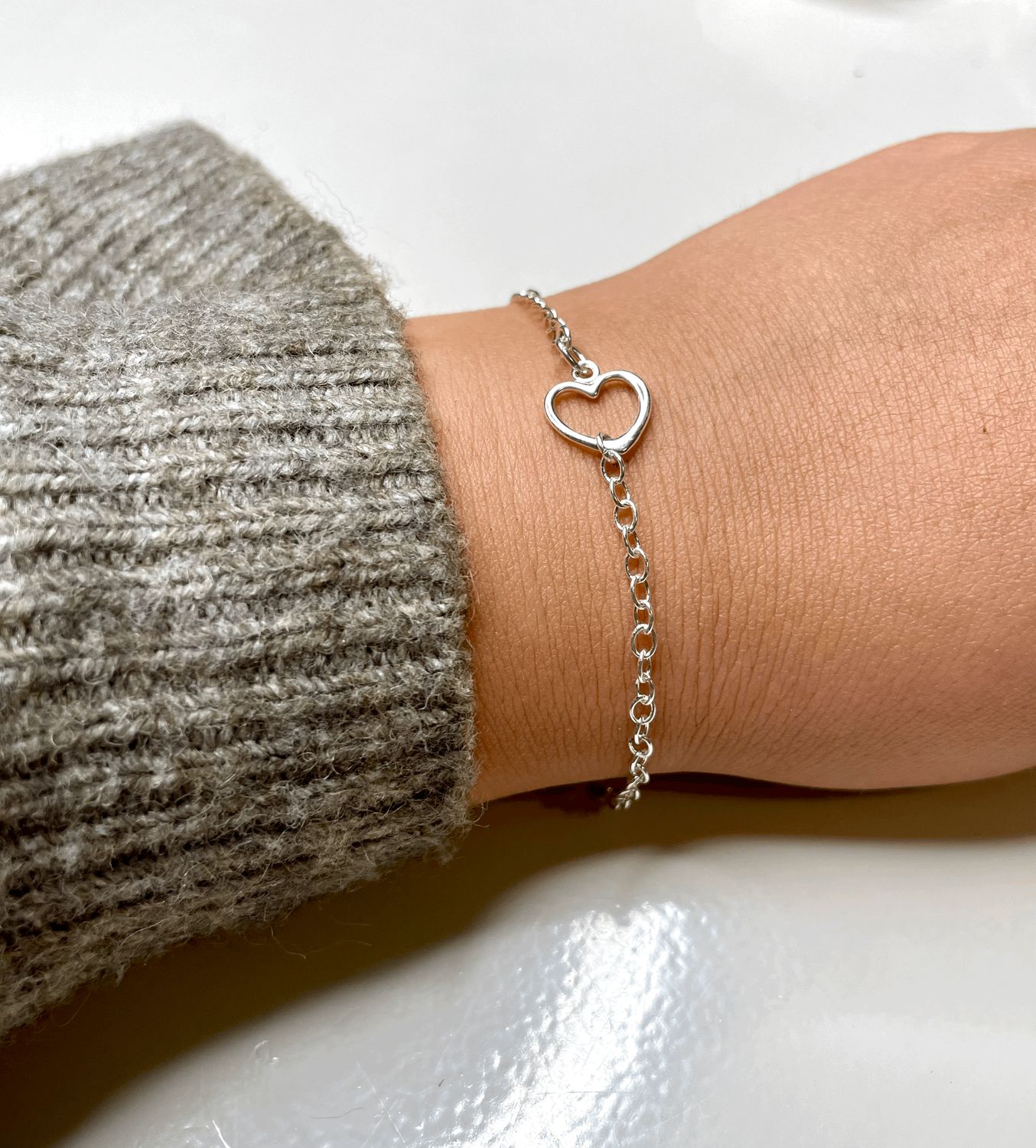 Armbånd med hjerte vedhæng