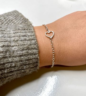 Armbånd med hjerte vedhæng