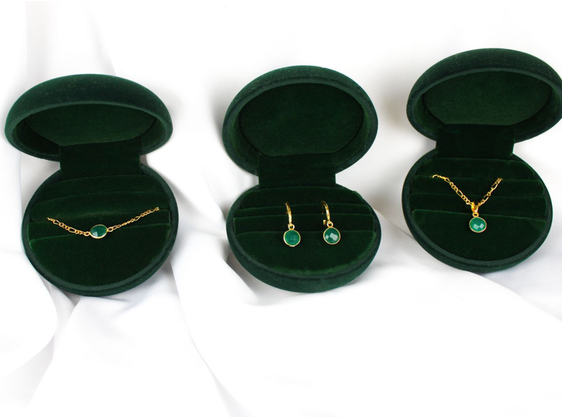 Smykkesæt - grøn onyx sten (forgyldt)