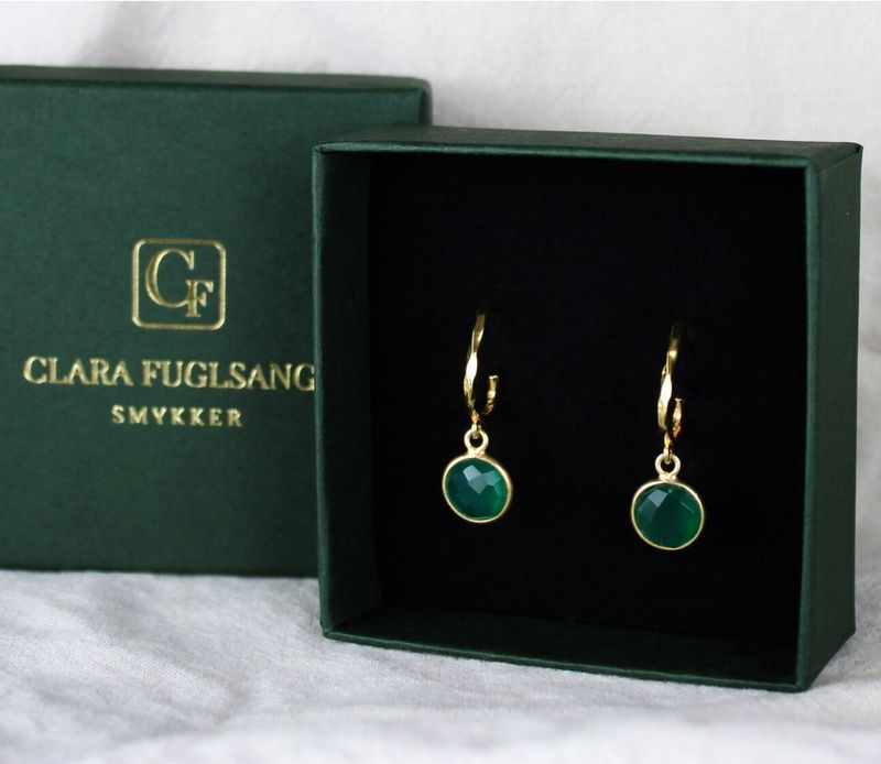 Rustikke creoler  med  grøn onyx-sten