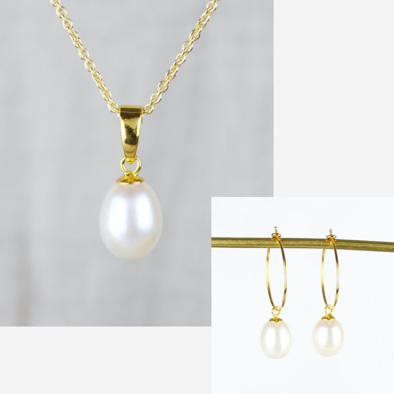 Smykkesæt - Forgyldt med hvide ferskvandsperler &amp; hoops