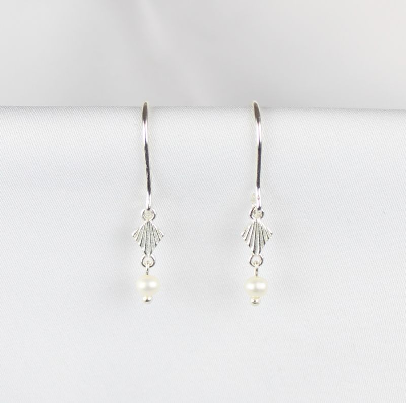 Lange ørebøjler m. hvide ferskvandspelre