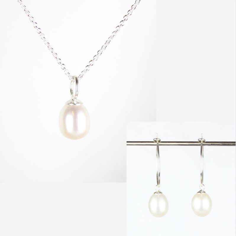 Smykkesæt - Sølv med hvide ferskvandsperler &amp; hoops