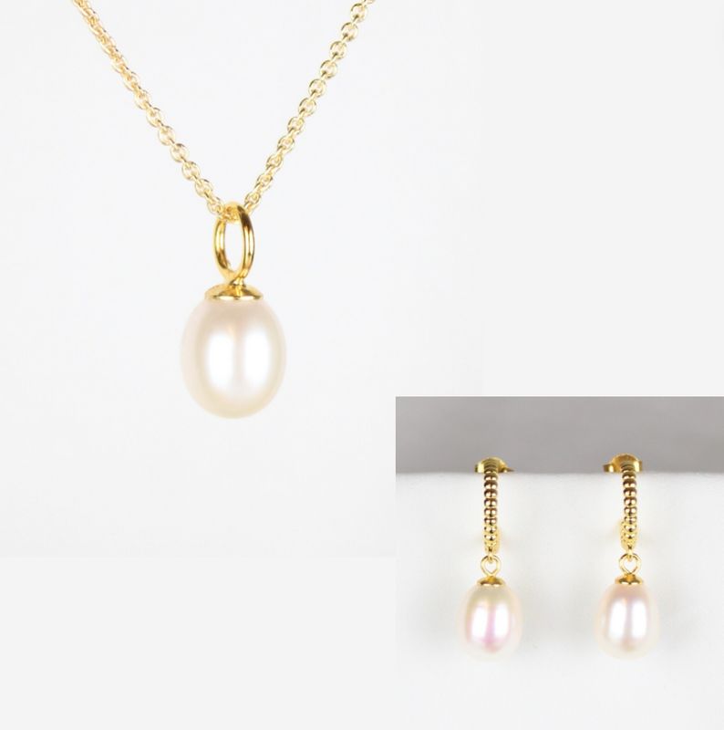 Smykkesæt - forgyldt med hvide ferskvandsperler &amp; kugle creoler