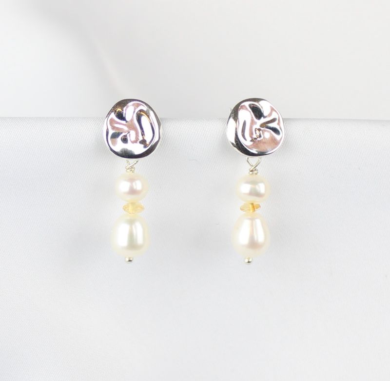 Banket ørestikker m. hvide ferskvandsperler og citrin