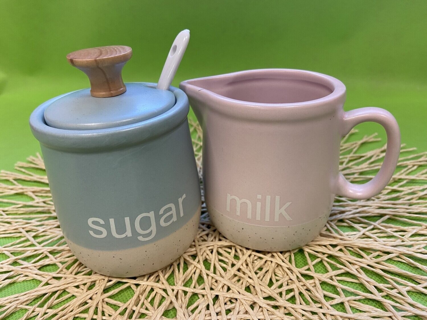 Juego de cerámica para el azúcar y la leche