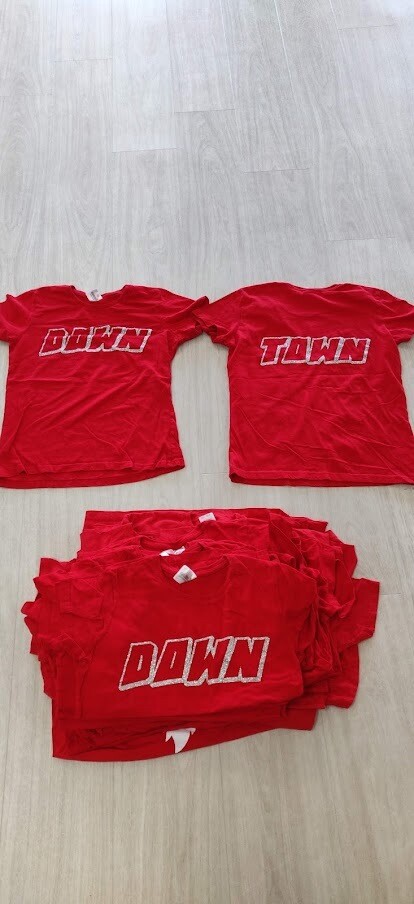 T-shirt rood, &#39;down town&#39;