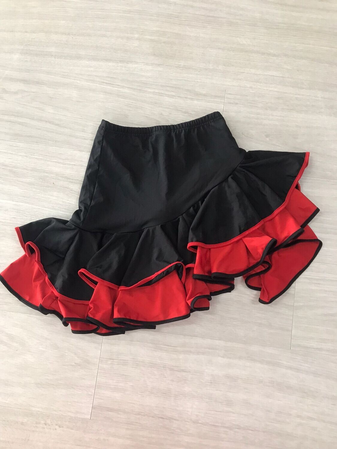 Rok, zwart-rood (latin) (12)