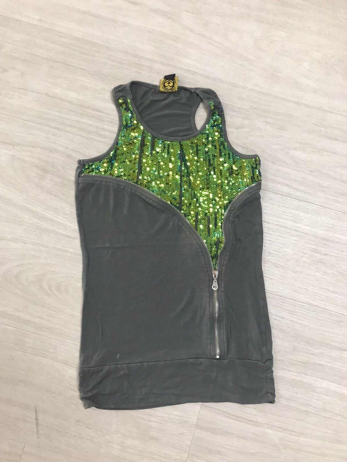 Top, grijs met groene glitter (18) Top, grijs met groene glitter (18)