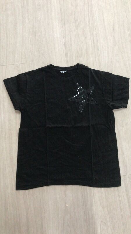 T-shirt, zwart met ster (3)