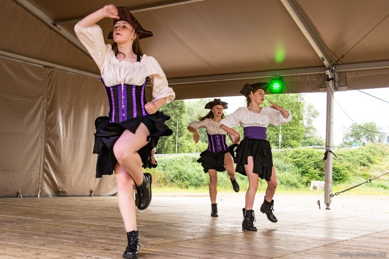 Korset, zwart-paarse strepen (5)