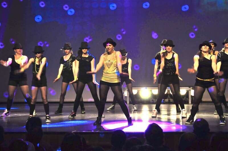 T-shirt, zwart met studs (verschillende soorten) (14)