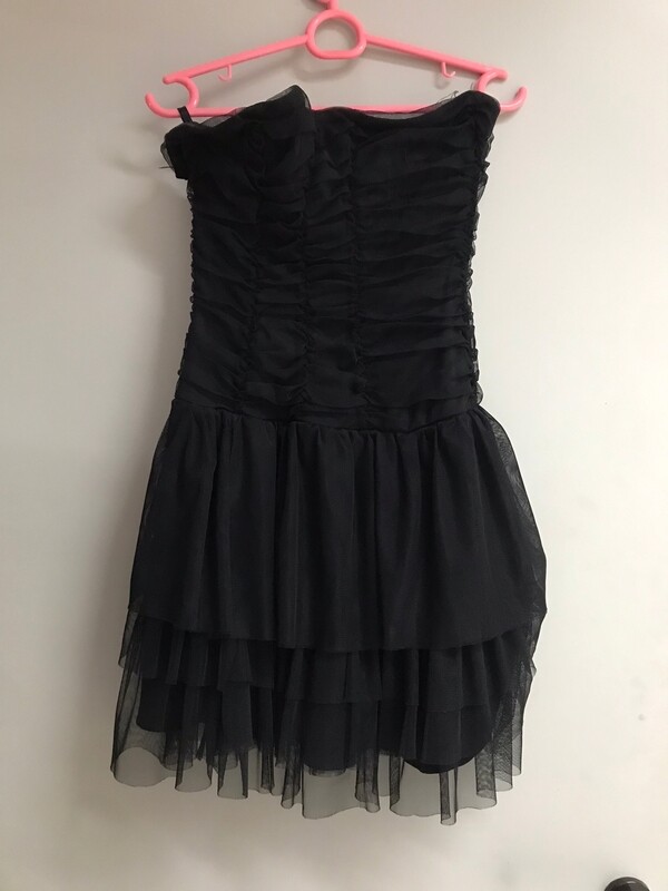 Kleed, zwart met tulle (1)