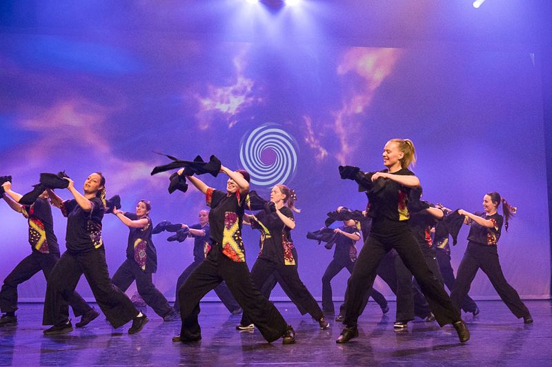 T-shirt, zwart met Afrikaanse stof (14)