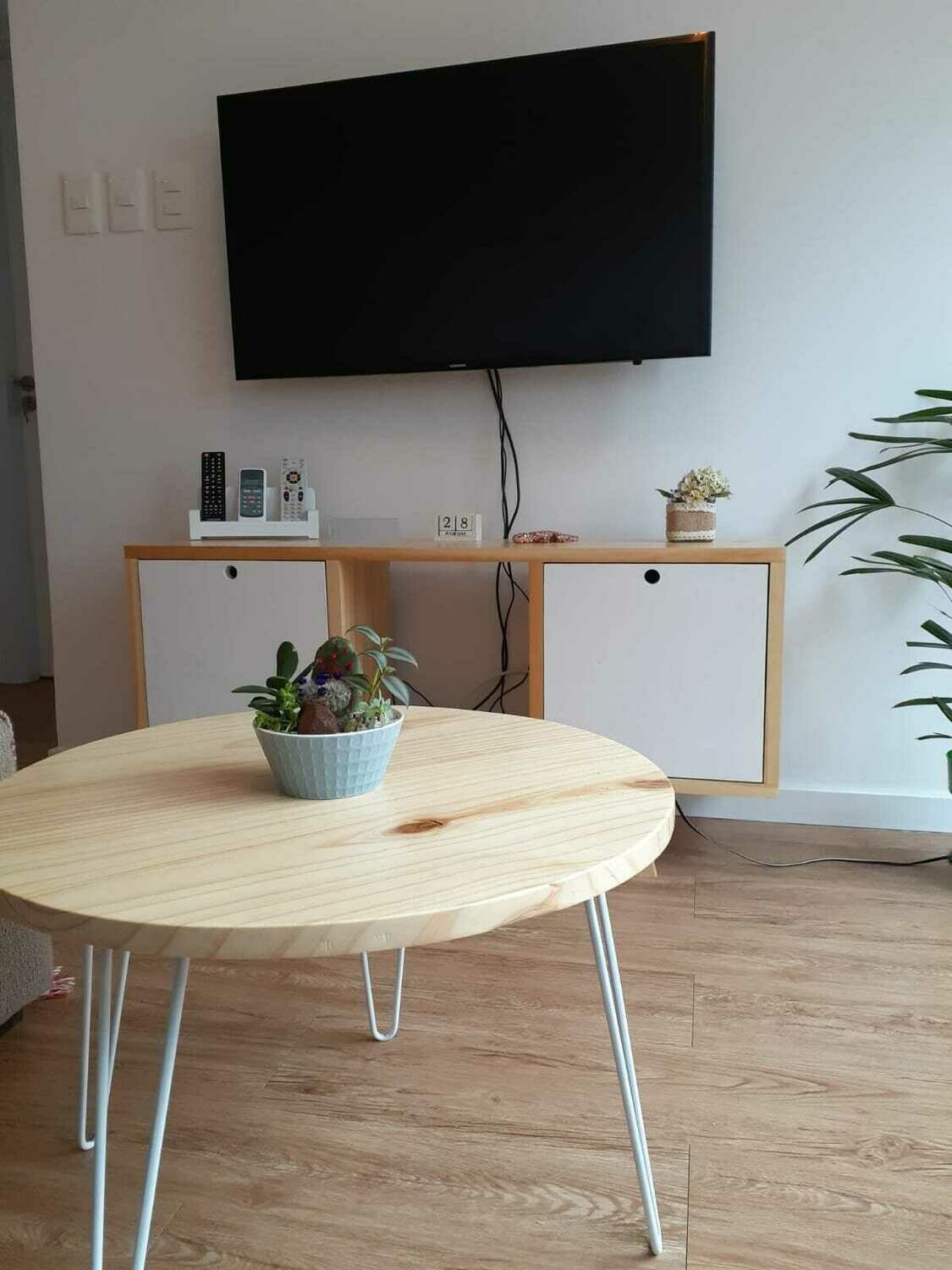 Mesa Ratona Redonda Con Patas De Hierro