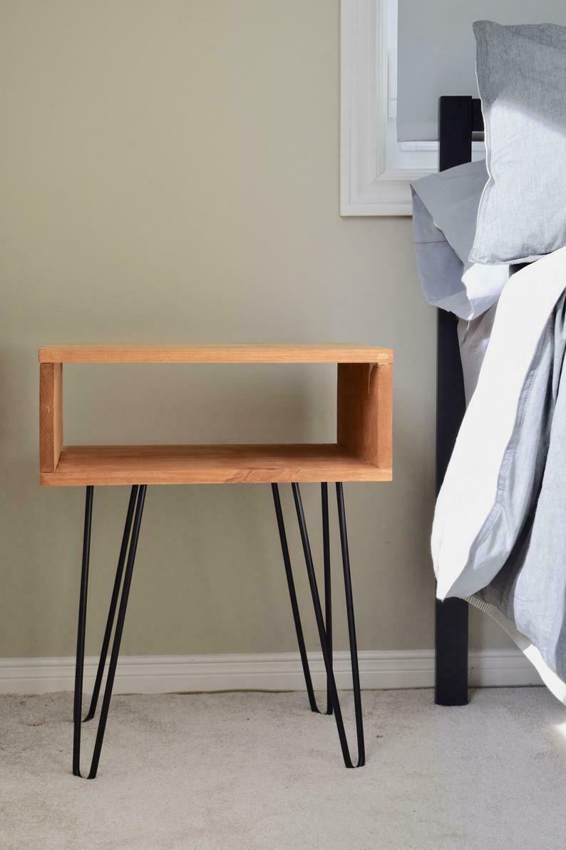 Mesa De Luz Con Patas De Hierro
