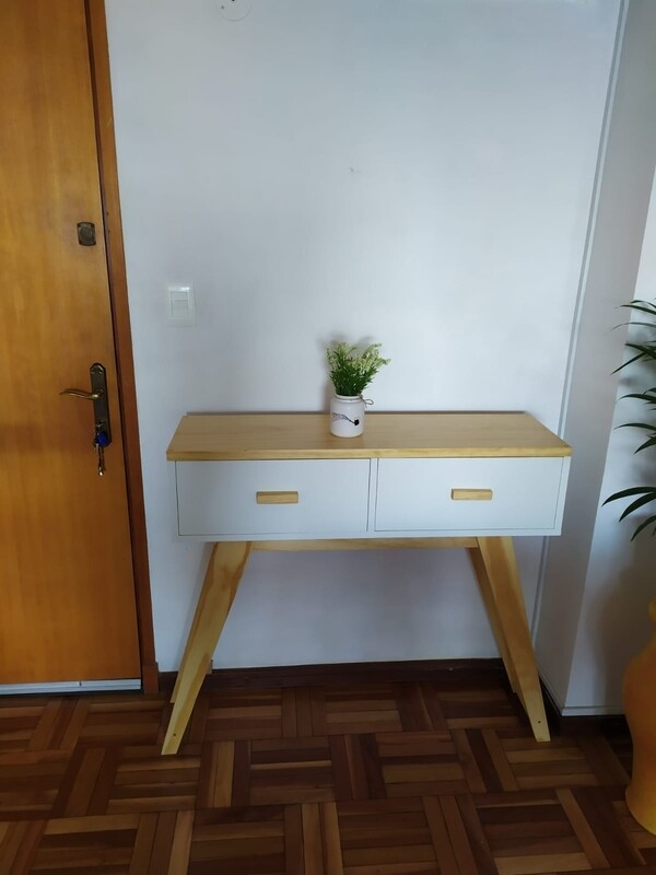 Mesa De Arrime / Recibidor Nórdico