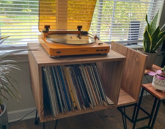 Mueble Para Tocadisco Y Discos De Vinilo