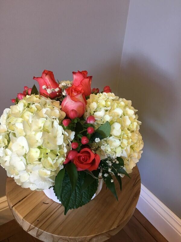 Hydrangea & Rose Arrnagement