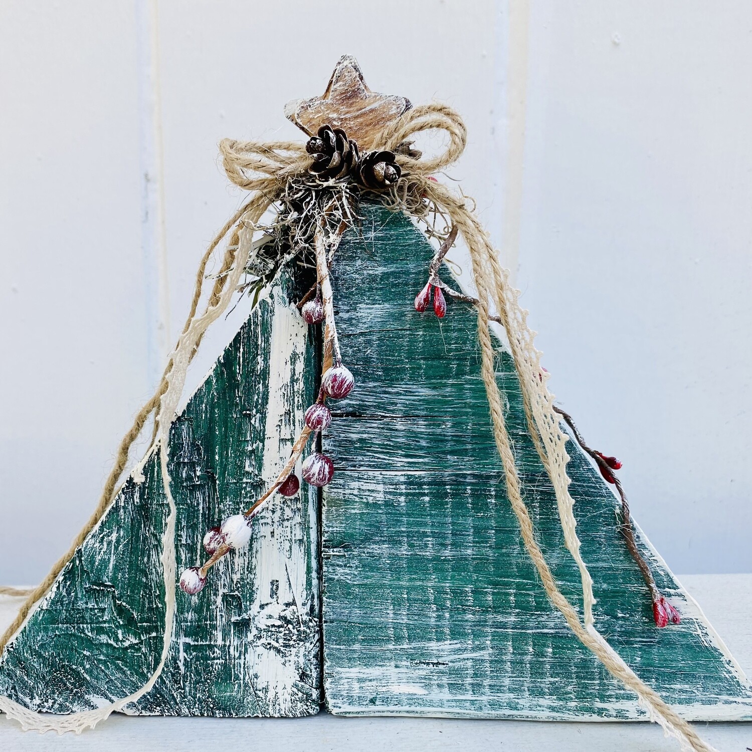 Large Rustic Wood Christmas Tree (green)