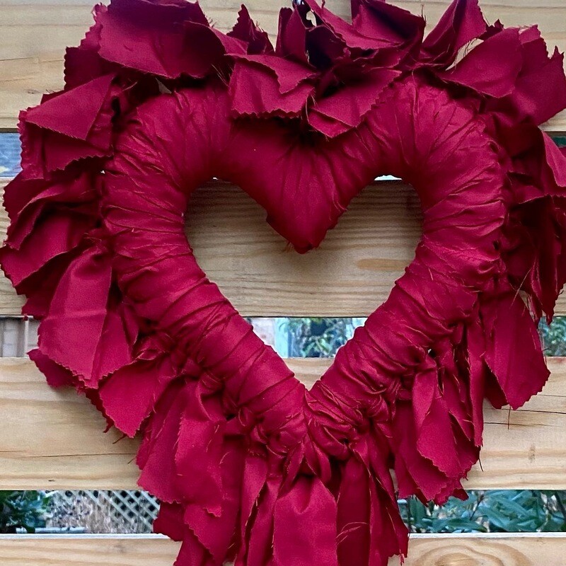 Old Fashioned Heart Rag Wreath (Red)