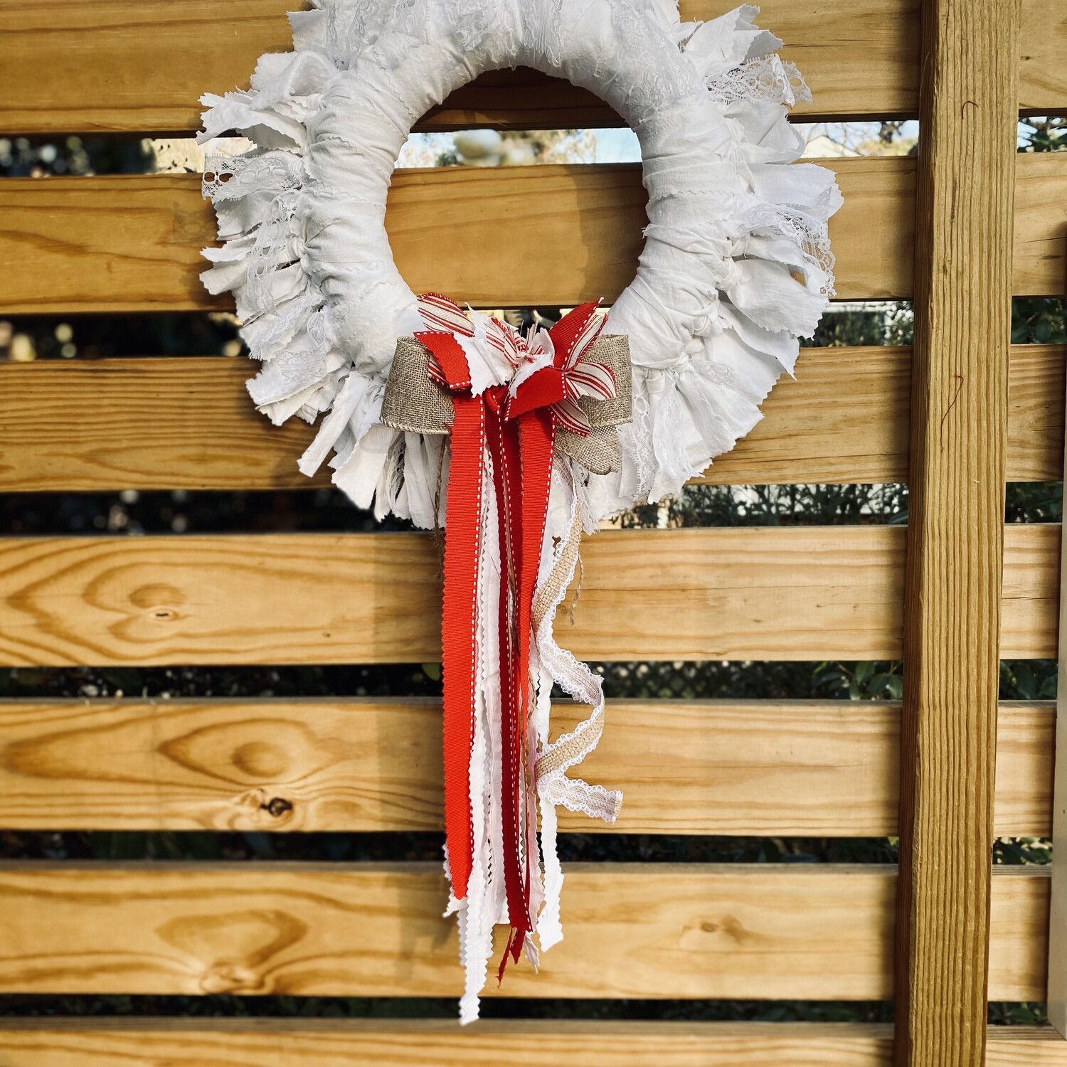 Old Fashioned Round Rag Wreath (White)