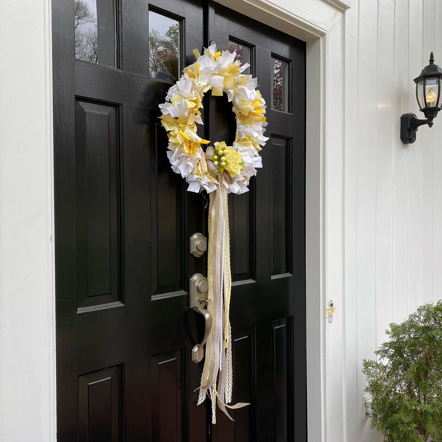 Sprinkles of Sunshine Full Size (18”) Round Yellow and White Fabric Wreath with Detachable Multi-Layered Flowing Ribbon Bow