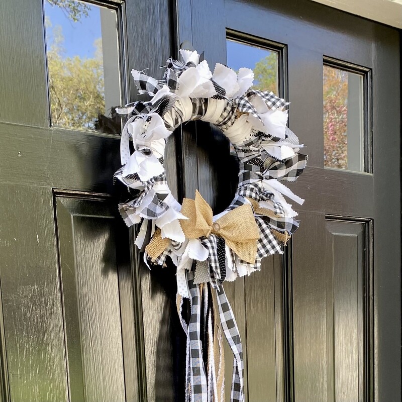 Classic Old Fashioned Round Rag Wreath (Black and White with Burlap)