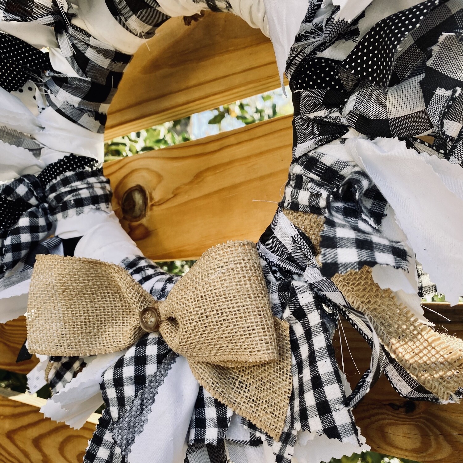 Classic Old Fashioned Round Rag Wreath (Black and White with Burlap)