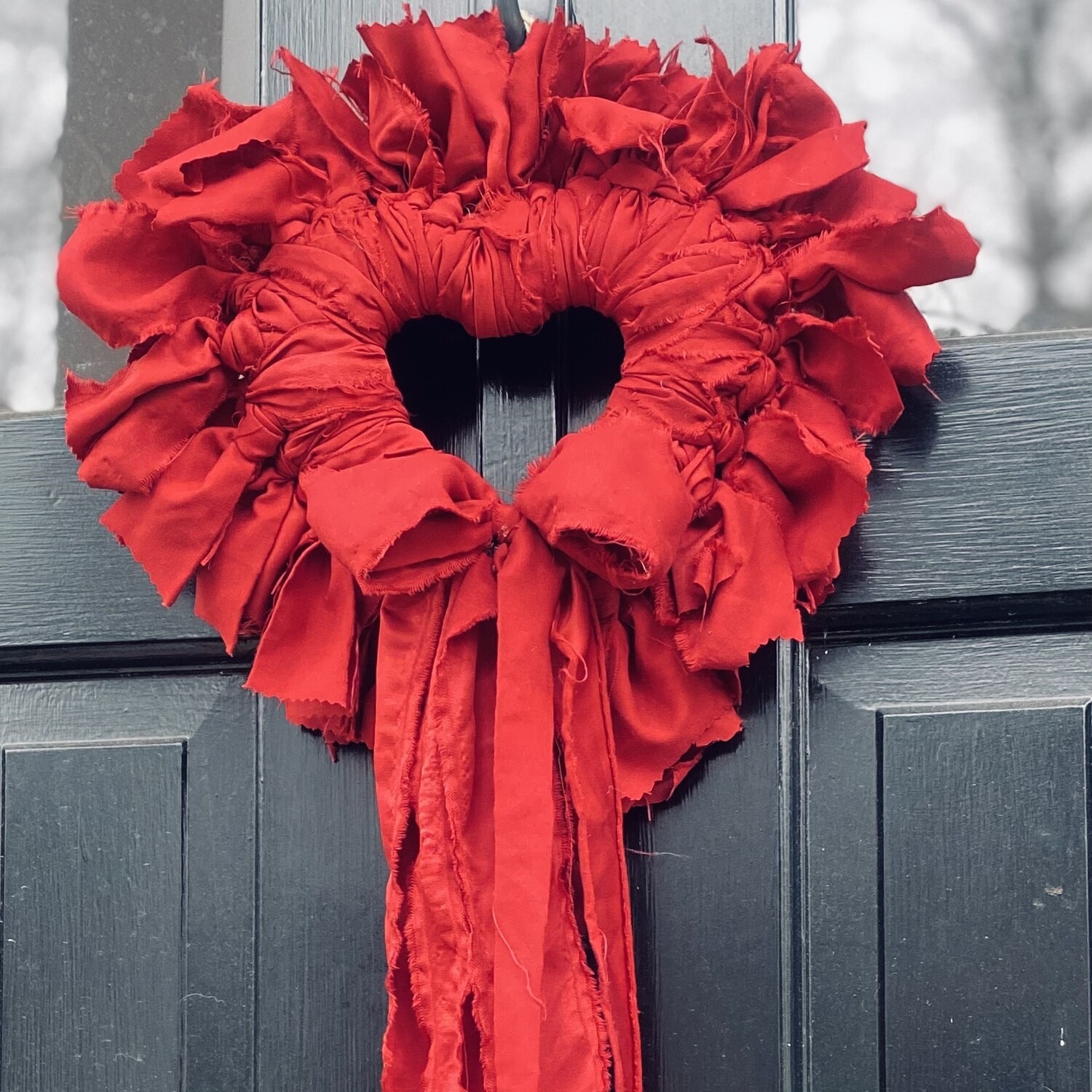 Old Fashioned Heart Rag Wreath with Bow (Red)