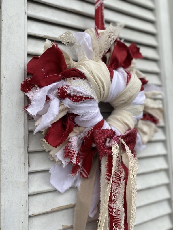 Old Fashioned Heart Rag Wreath with Bow (Neutral with Red) Small