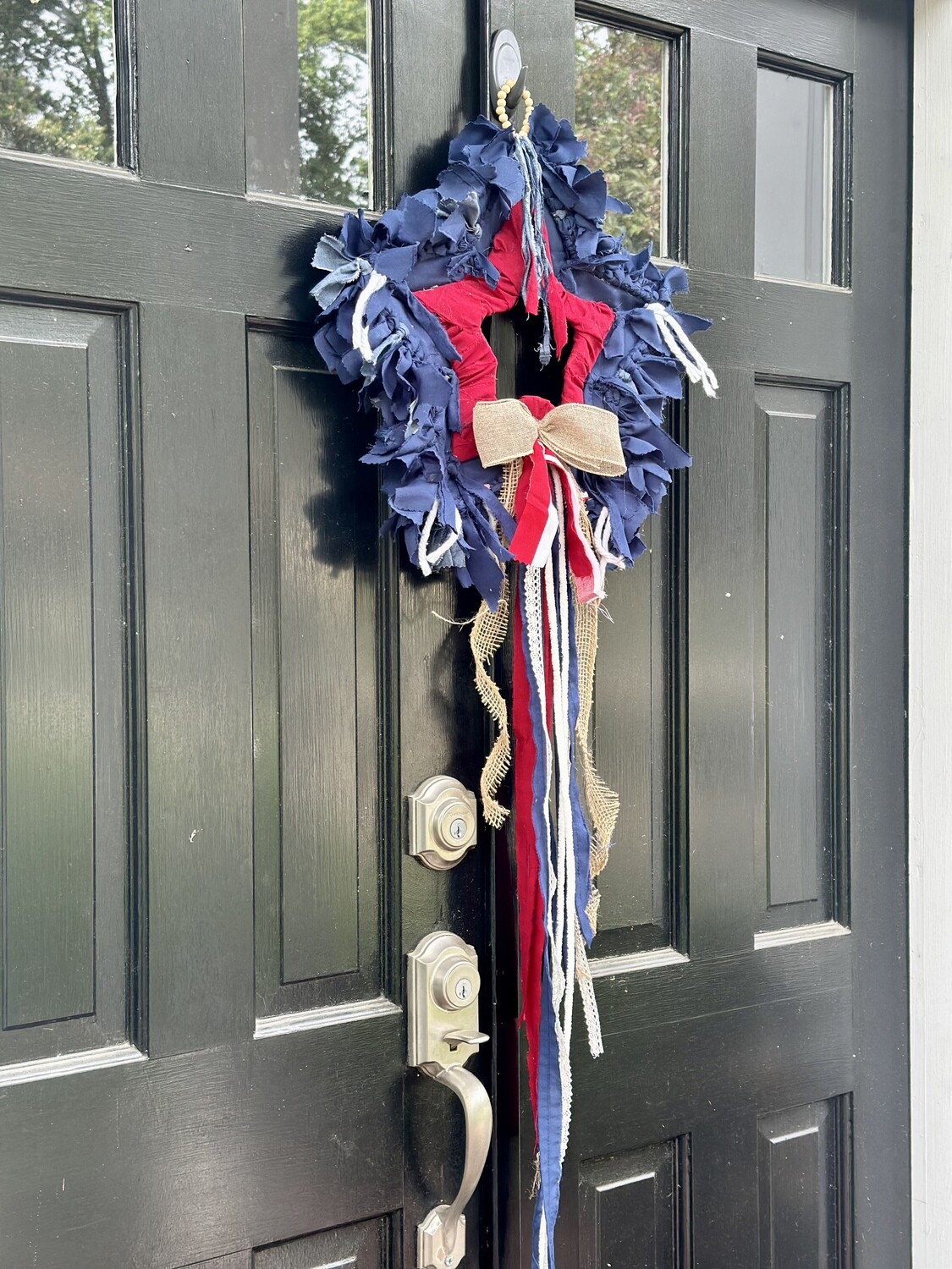 Classic “American Star” Fabric Wreath (with Burlap Bow and Flowing Tail)