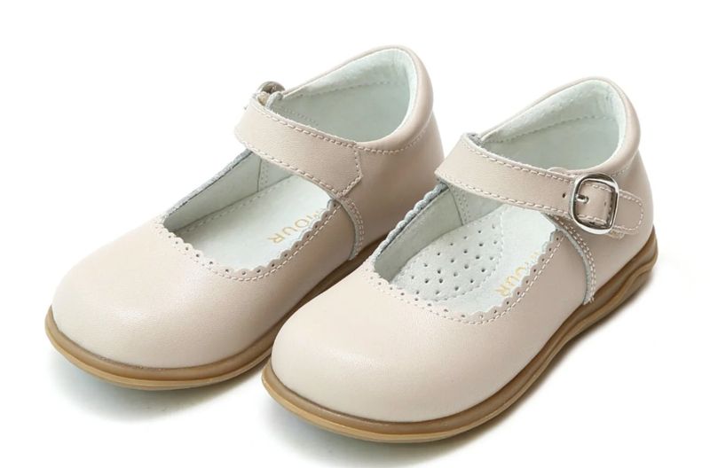 Almond Chloe Classic Scalloped Leather Mary Jane