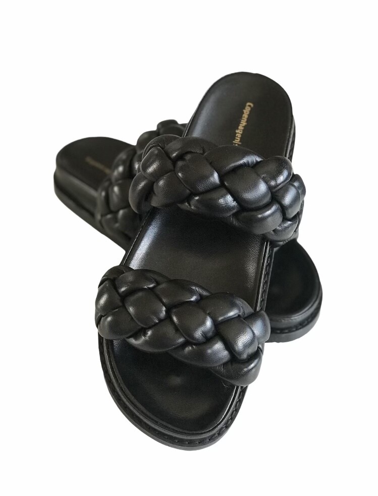 Copenhagen Shoes- Fashionista - Flätade svarta slip in sandaler i skinn