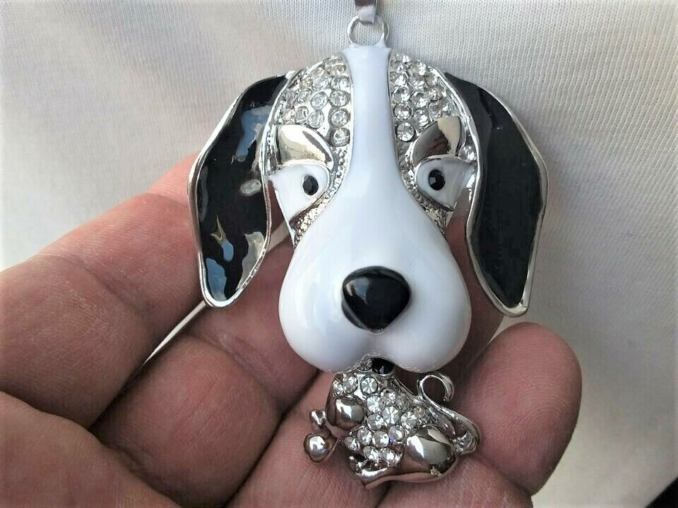 Total süßer XXL Hunde Anhänger mit Steinen besetzt