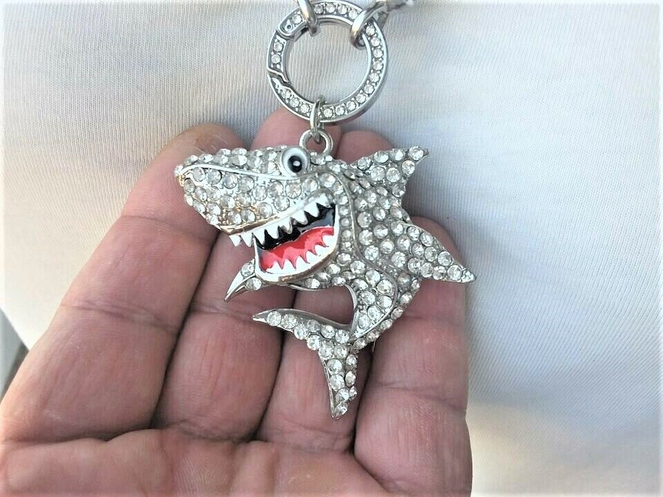 Haifisch Anhänger mit Swarovski Elementen besetzt