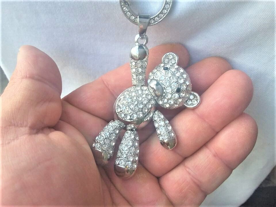 Süßer Teddy mit beweglichen Gliedmaßen