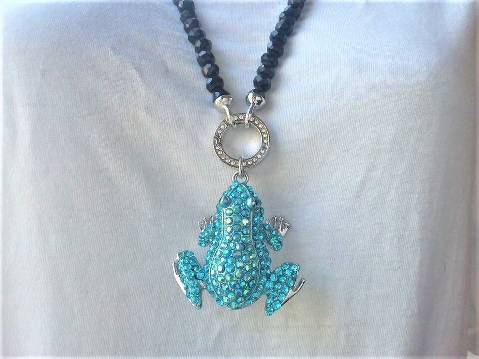 ANGEBOT! Blauer Frosch Anhänger mit Steinen + 800 mm Kette