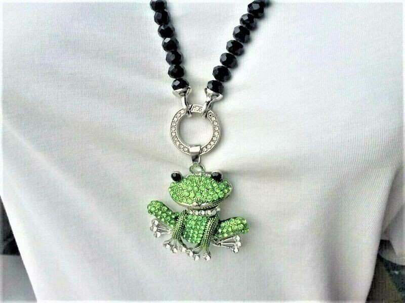 Süßer großer Frosch Anhänger mit Swarovski Elementen besetzt
