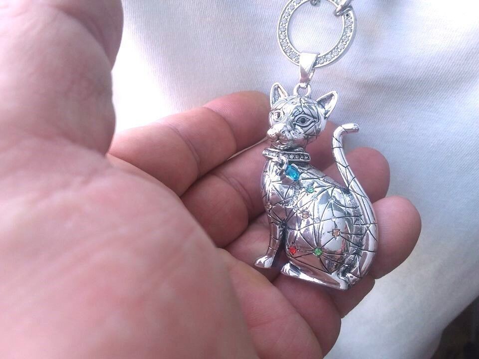 Edle ägyptische Katze mit Steinen mit Swarovski Elementen besetzt