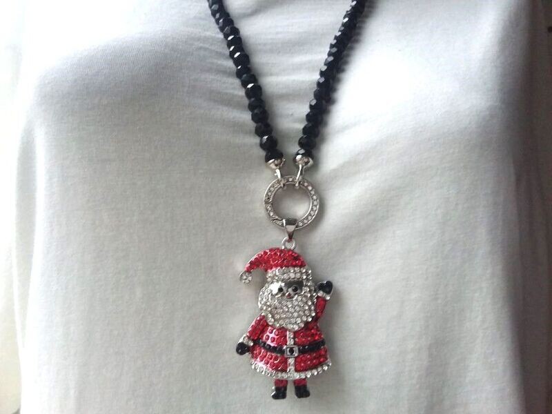 Weihnachtsmann in Rot mit Swarovski Elementen besetzt