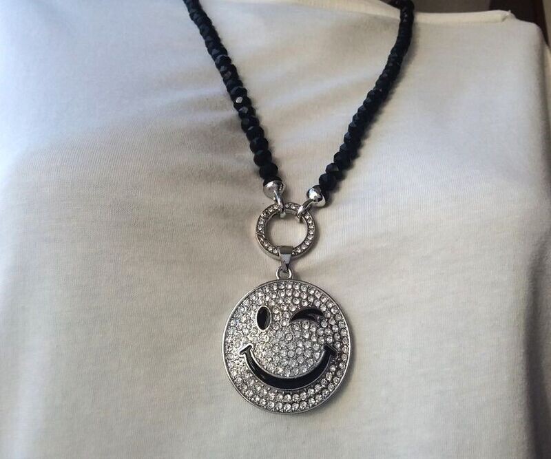 Smiley Anhänger mit Swarovski Elementen Smiley Anhänger mit Swarovski Elementen