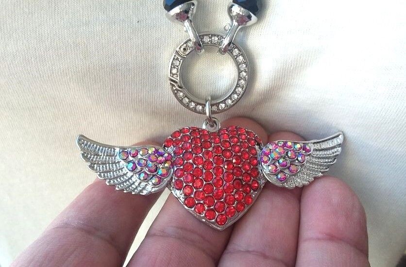 Geflügelter Herz Anhänger mit Swarovski Elementen