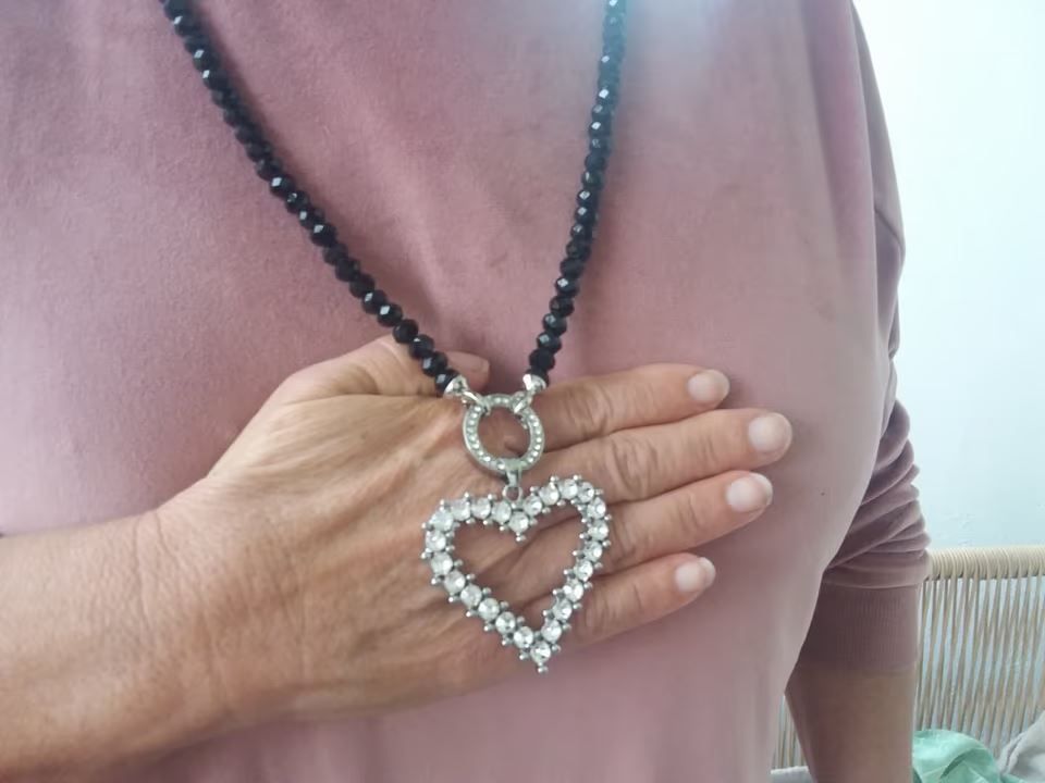 Auffallendes Herz mit Swarovsski Elementen