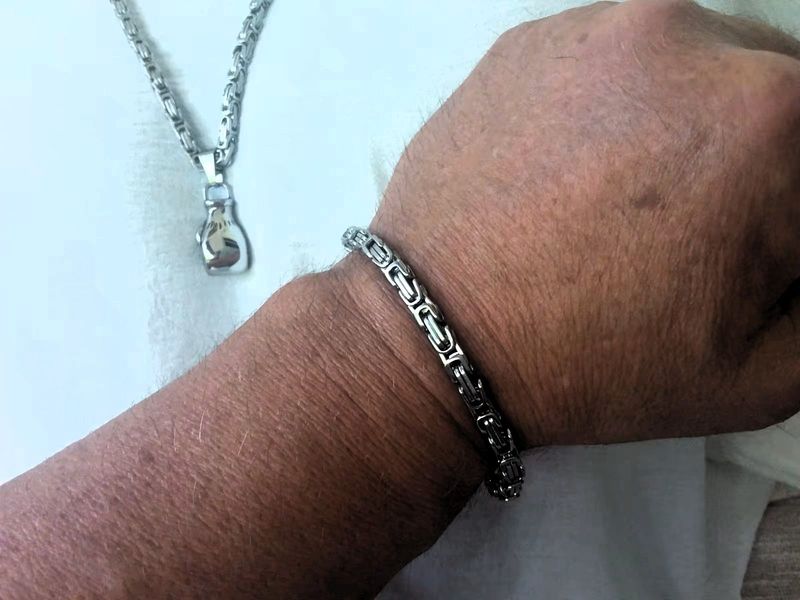 Königskette mit Armband und Boxhandschuh