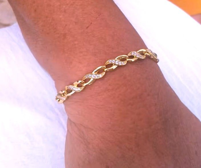 Armband vergoldet mit funkelnden Steinen in Gelb Gold